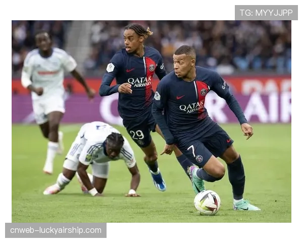 欧冠1-4决赛最佳阵容公布：贝林厄姆、姆巴佩、萨卡领衔