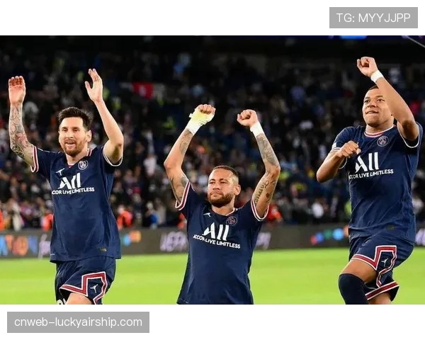 巴黎圣日耳曼18次射门6次射正，74%控球率全方位压制利物浦